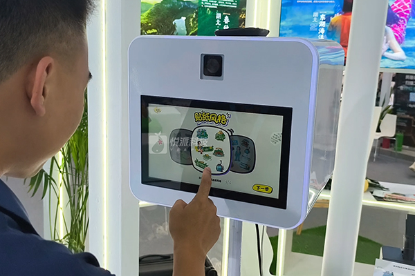 【2025文旅博览会】AI贴纸机,按键大屏互动