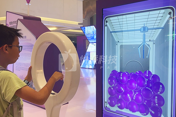 【港·好故事香港主题展】AI徽章冰箱贴,手势抓拼图